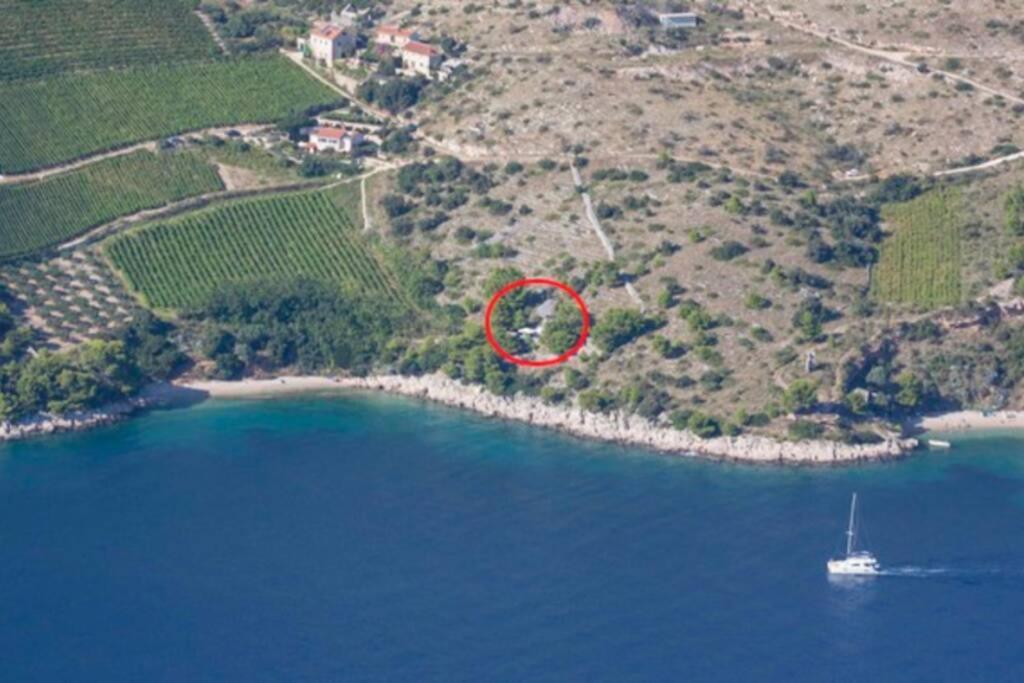 A Small Stone House By The Sea, In A Wineyard Nerezisca Extérieur photo