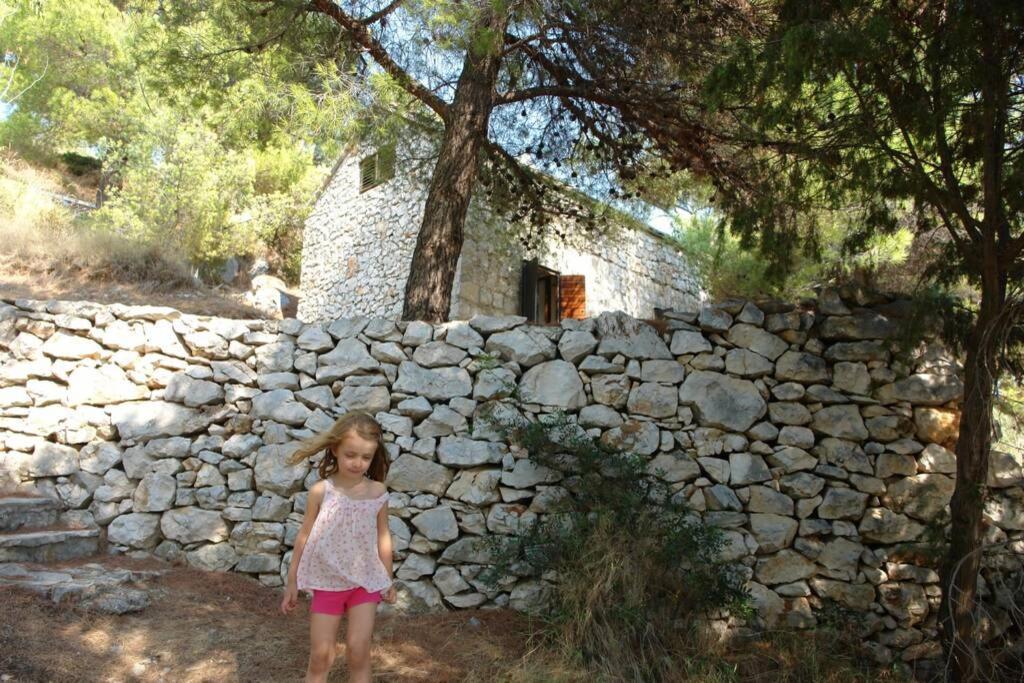 A Small Stone House By The Sea, In A Wineyard Nerezisca Extérieur photo