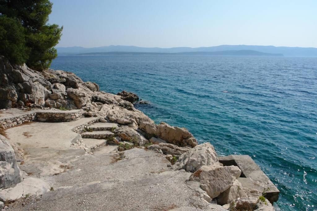 A Small Stone House By The Sea, In A Wineyard Nerezisca Extérieur photo