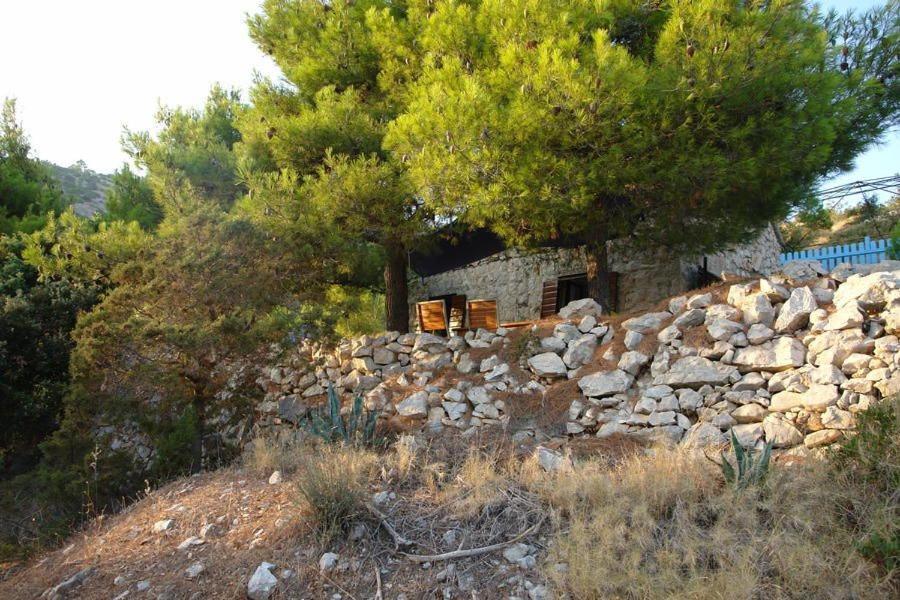 A Small Stone House By The Sea, In A Wineyard Nerezisca Extérieur photo
